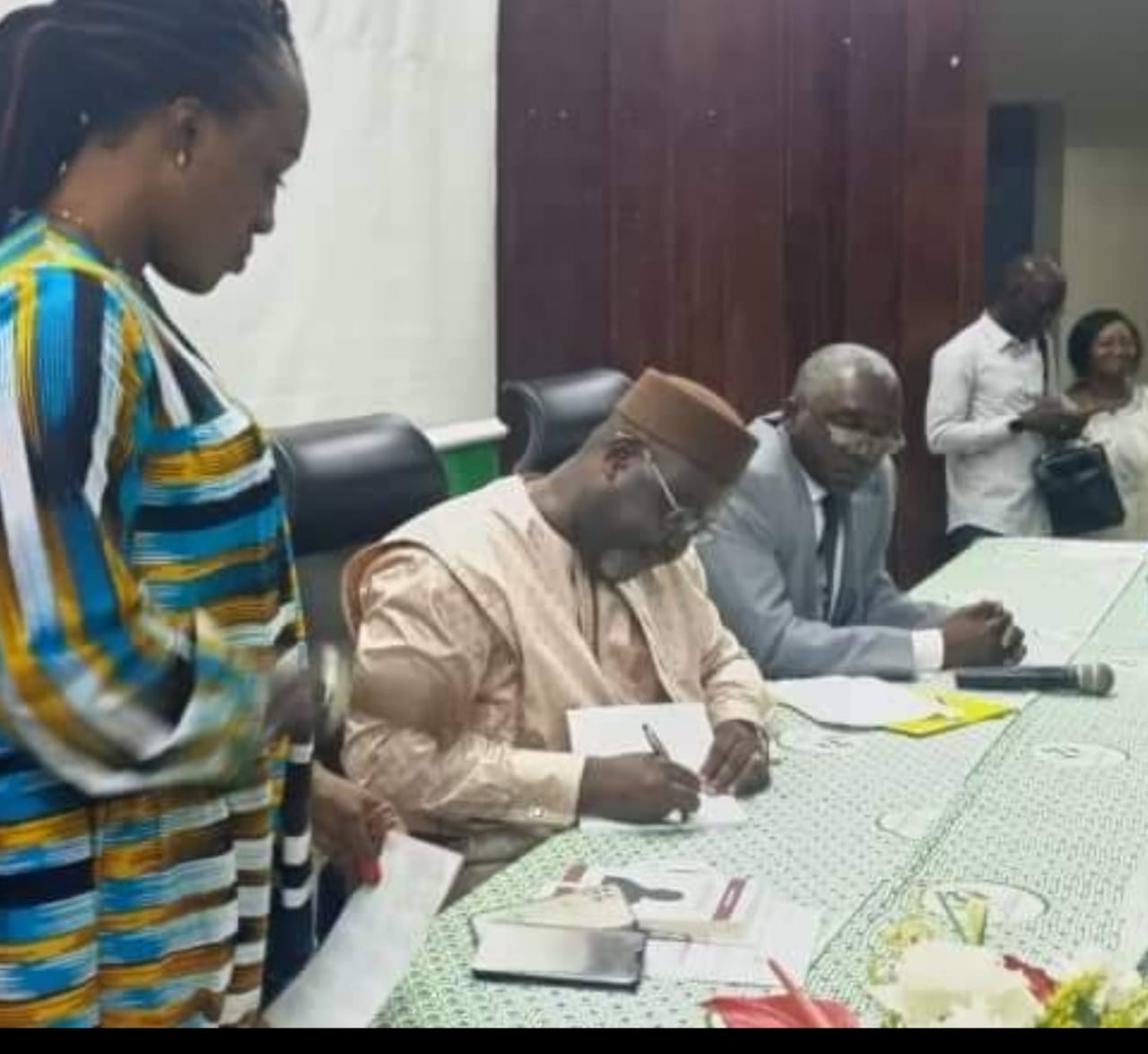 Dédicace de ‘’Monologue’’ / Lacina Coulibaly, professeur en Biotechnologie signe son deuxième recueil de poèmes