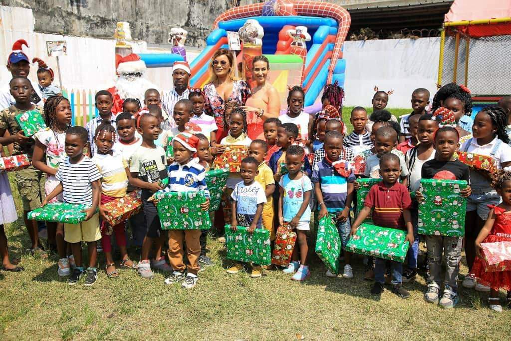 Noël des enfants de journalistes culturels / Nina Bley prend en charge la scolarité à vie de 4 enfants de journalistes défunts