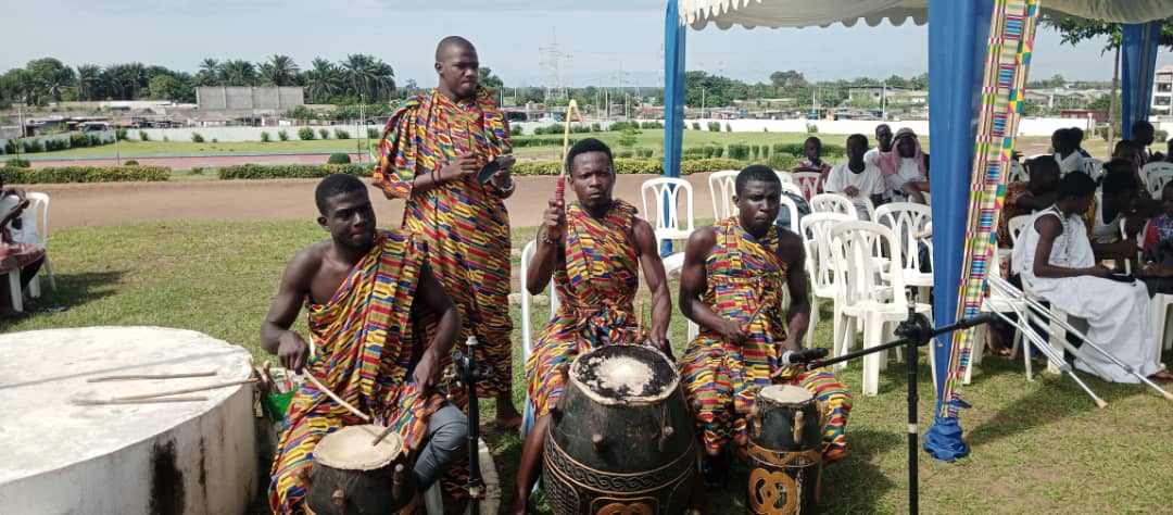 Valorisation des cultures ancestrales / L’école des familles Makoré en excursion en pays Baoulé