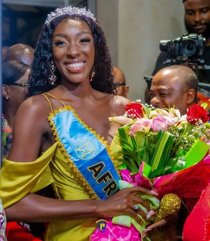 Miss Africa et 2ème Dauphine Miss Monde / Olivia Yacé à l’aéroport FHB : ‘’Je me sens privilégiée’’