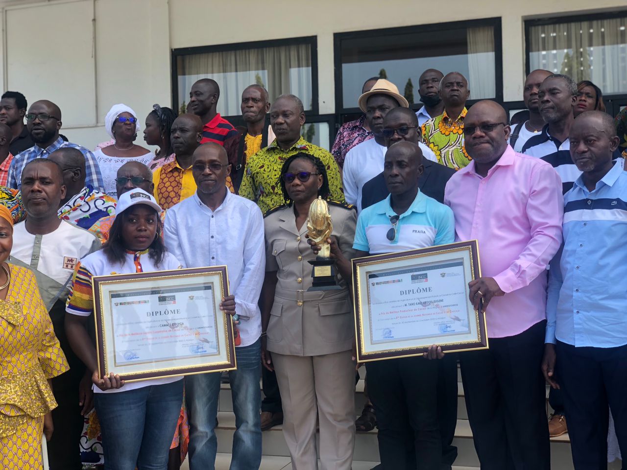 Journées Nationales du Cacao et du Chocolat / Originaire de Niablé, le Meilleur Producteur National de Cacao a reçu son camion