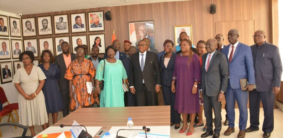 Publicité / Amadou Coulibaly invite les maires à une synergie d’actions pour assainir l’affichage