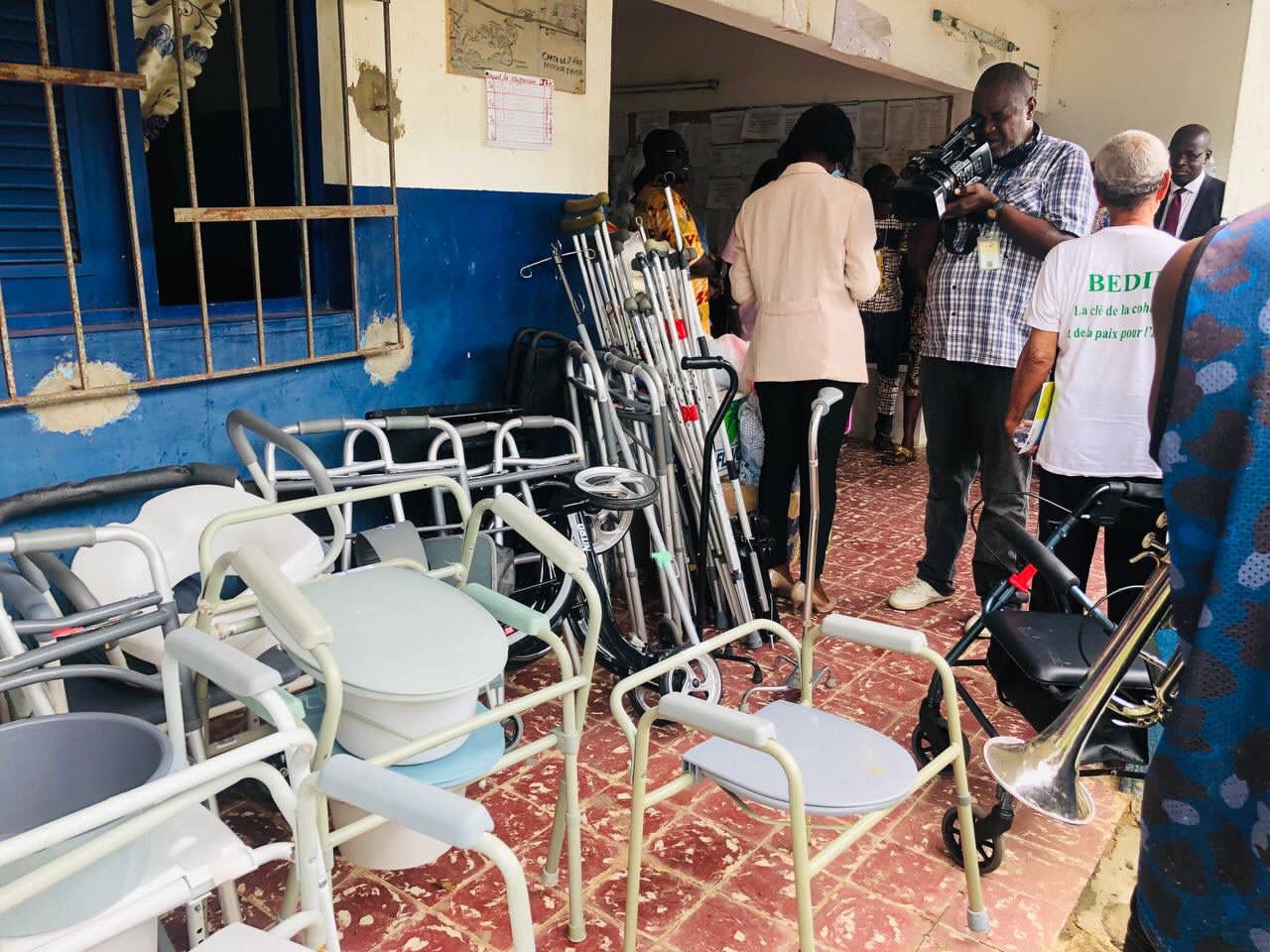 Travaux VRD de la Cité Mathias Doué / Murielle Ahouré vole au secours du centre de santé d'Ahoué
