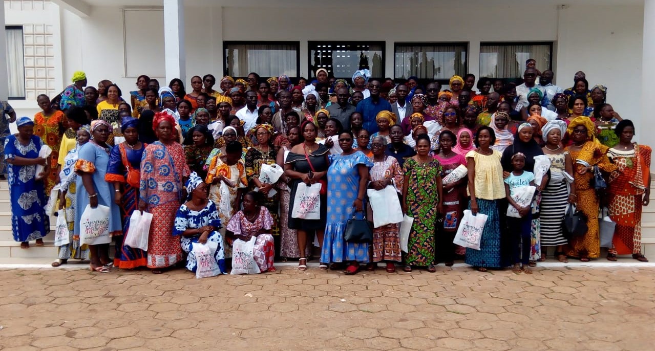 Fête des mères à Abengourou après 2 ans de pause / Le maire offre 500 complets de pagne aux mamans