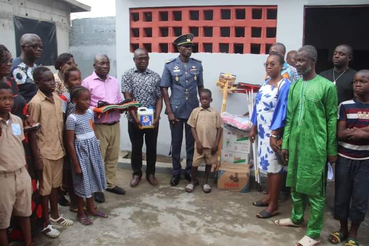 Actions citoyennes de la Garde Républicaine / Un Groupe Scolaire de Treichville fait peau neuve
