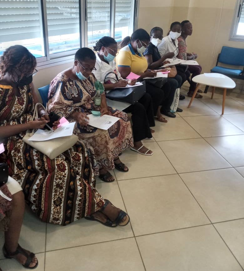 Lutte contre le cancer du sein / Les femmes de l'Institut Pasteur de Côte d'Ivoire se font dépister