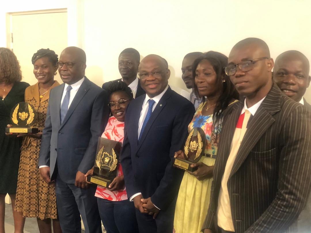 Lutte contre le tabagisme / Les lauréats de la 2e édition du concours La Plume Anti-tabac ont reçu leur récompense