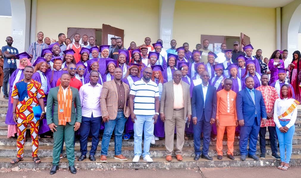 Sciences du Langage / 100 étudiants en fin de parcours pour la Licence et le Master reçoivent leurs parchemins