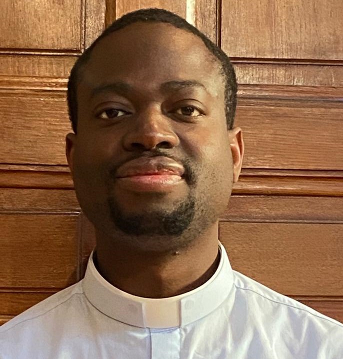 Interview l’abbé Nicodème Esbey / « La crise migratoire ne peut être résolue que si… »