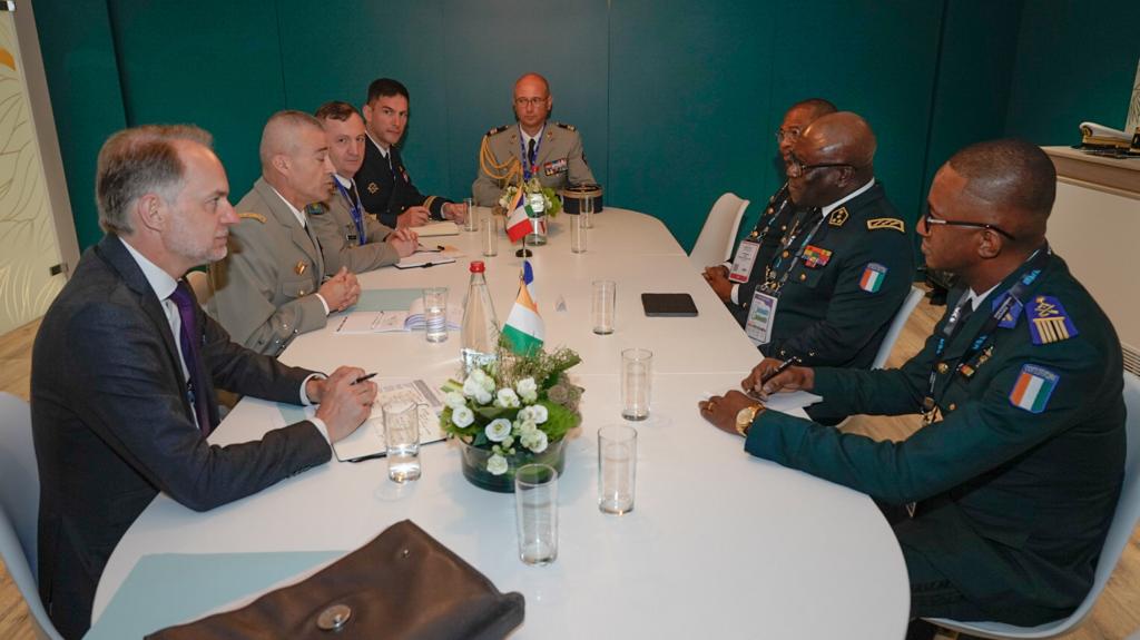 Renforcement des capacités opérationnelles / Les Acquis CEMGA au salon de l’armement de Paris