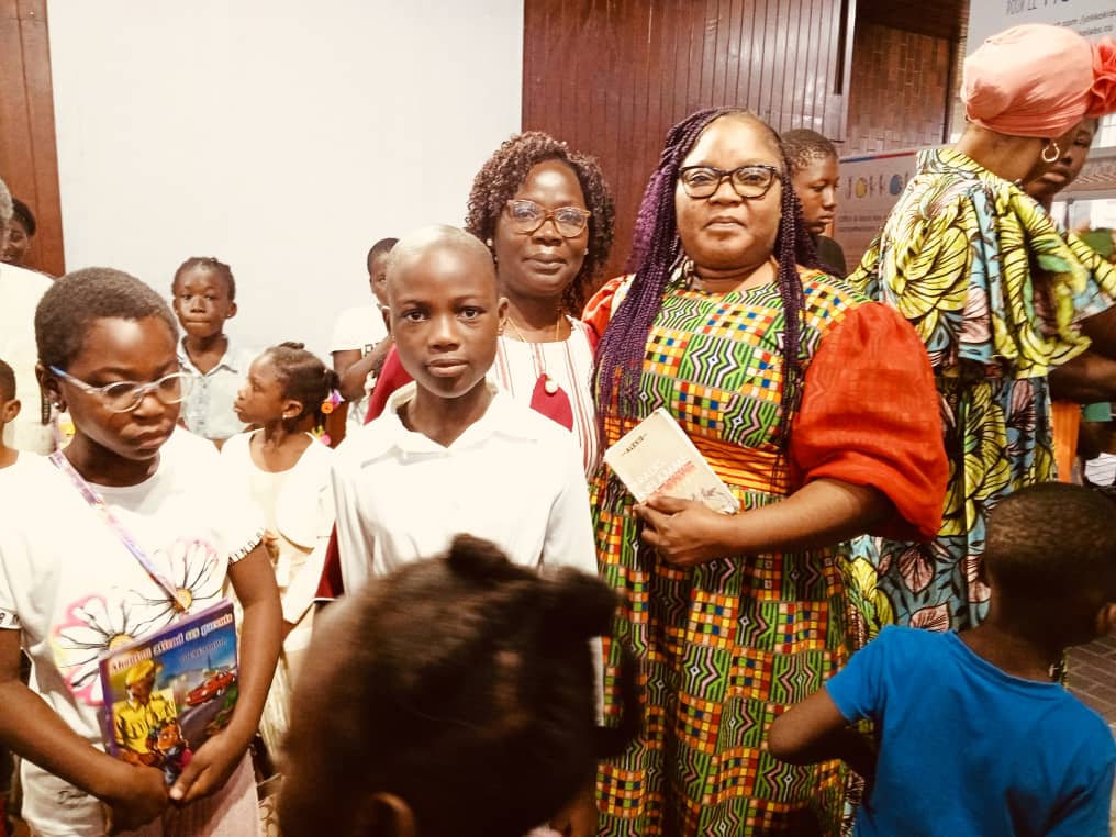 Café littéraire / L'auteur ALEXIS échange avec les jeunes élèves sur le sujet de la drogue