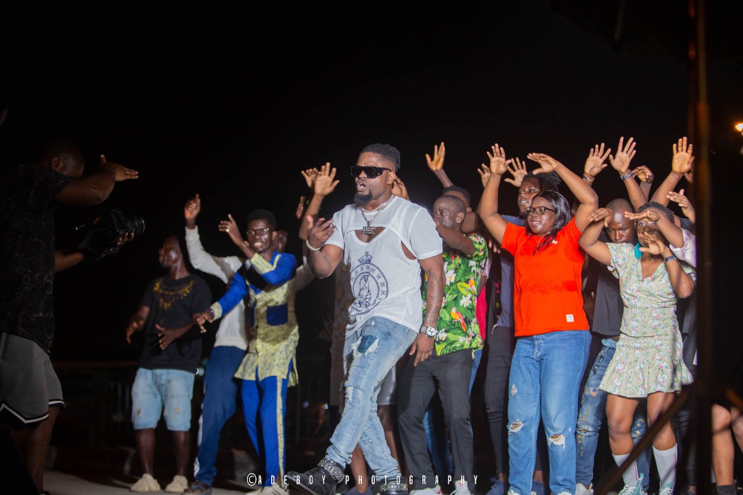 Vœux de nouvel an / Le nouveau clip-vidéo ‘’Bonne année’’ de Bébi Philip disponible ce 13 janvier