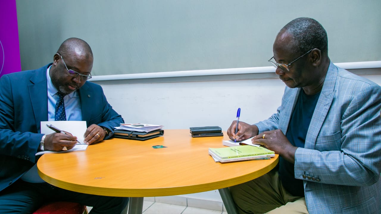 Dédicace-Tour / Venance Konan et Lacina Coulibaly décryptent le concept de l'Ivoirien nouveau