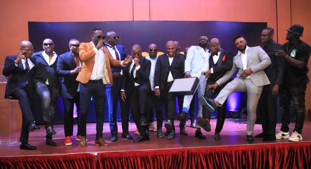 ‘’Vingt ans du coupé-décalé : Genèse et évolution d’un mouvement musical’’ / Le scanner du coupé-décalé par Dr Jean-Jacques Konadjé dédicacé