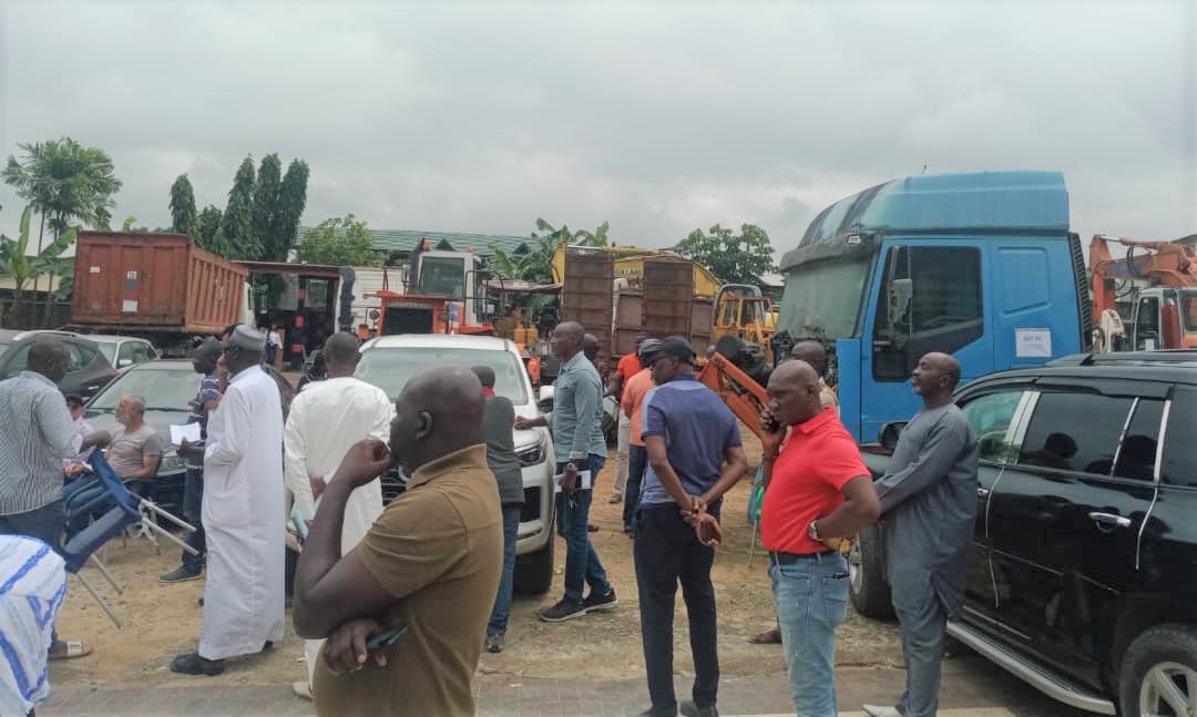 Délinquance financière / L'Agence de Gestion et de Recouvrement des Avoirs Criminels vend aux enchères plus de 40 véhicules et engins motorisés