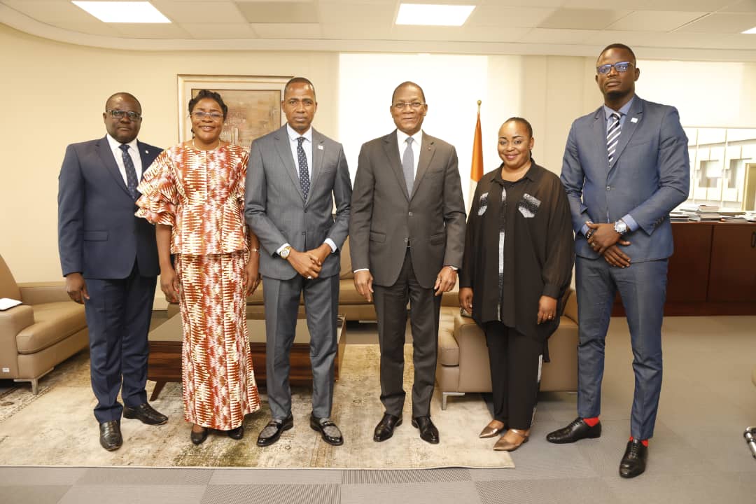 Projet immobilier et foncier / Le ministre Bruno Koné félicite une entreprise locale de construction