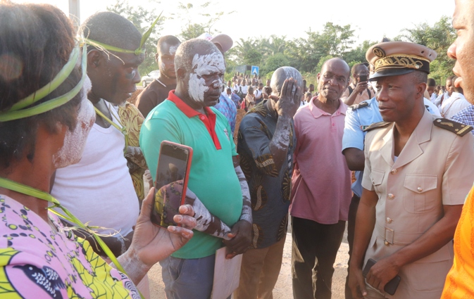 Paiement de leurs droits coutumiers estimés à 100 millions Fcfa / Des propriétaires terriens bloquent l’entrée d’un collège à Gagnoa