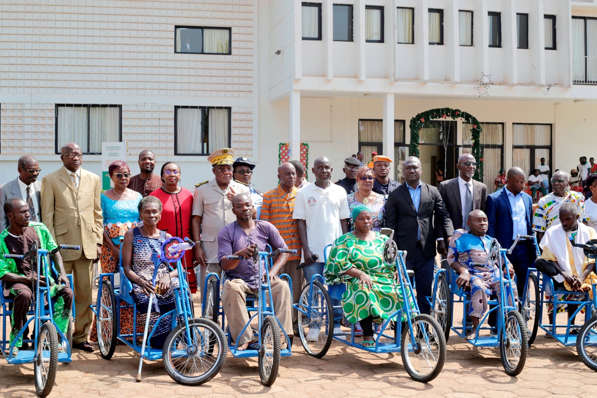 Action sociale à Abengourou / Plus de 50 personnes en situation de handicap reçoivent des fauteuils roulant