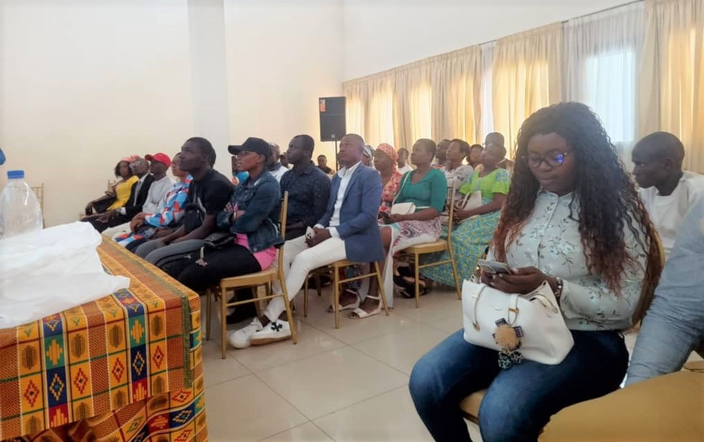 Valorisation de la jeunesse dans l’Indénié-Djuablin / Léon Kacou Adom offre une formation en Entrepreneuriat à près de 500 jeunes d’Abengourou