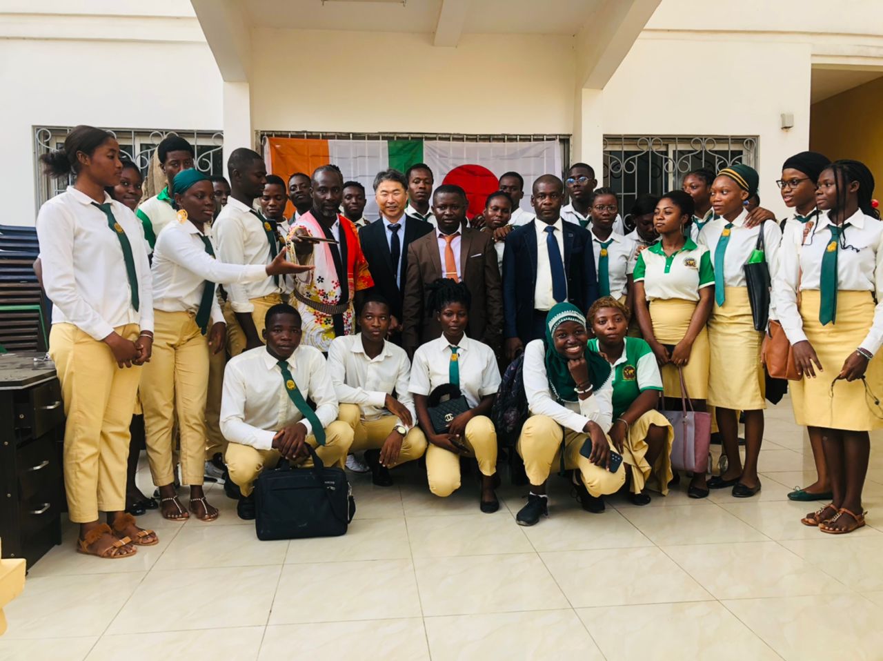 Obtention de bourses d’études pour le Japon / Le coordinateur japonais Dr Hikaru Kusakabe en Côte d’Ivoire jusqu’au 15 février