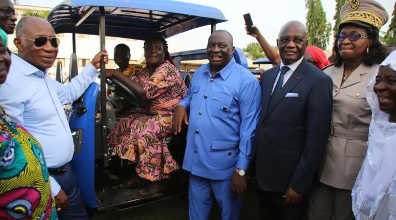 Distribution de matériels agricoles / Les ministres Léon Kacou Adom et Kobena Kouassi Adjoumani font le bonheur des producteurs de l’Est