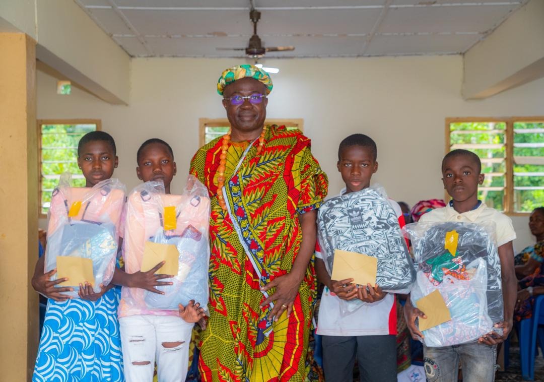 Promotion de l’Excellence à Ebrah / 76 acteurs de développement honorés par sa Majesté Ahoba Pie X