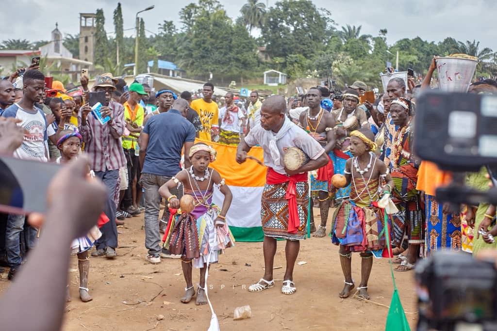 Fête de Génération à Montézo / Passation de flambeau entre la génération Gnando et Djigbô 2004
