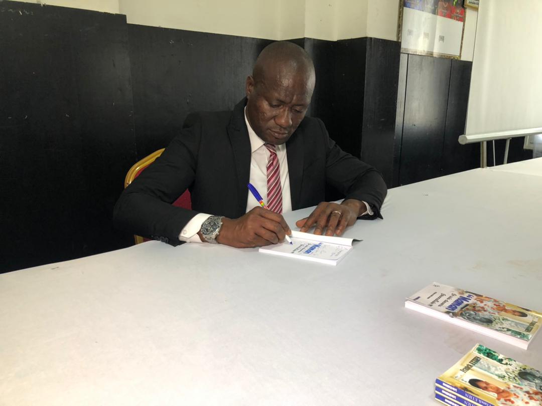 Dédicace / ‘’Maman je suis devenu Journaliste’’ retrouve sa maison