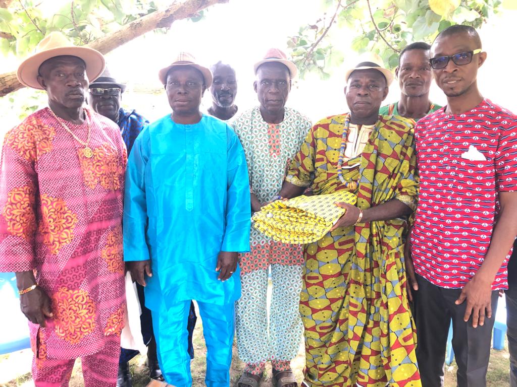 FPI Alépé / Le chef du village d’Akouré traduit sa fierté au Fédéral Amon Célestin