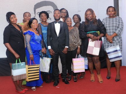 Fête des mères / L’UJOCCI offre des complets de pagne à ses membres