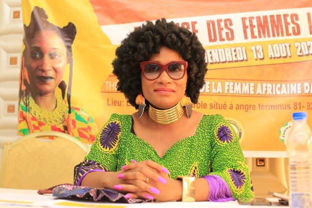 Leadership féminin / Les femmes incitées à prendre leur part dans la société