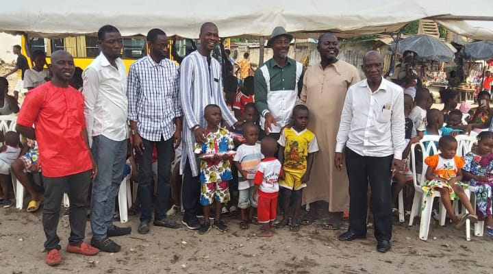 Noël à Koumassi / Le député Adjaratou Traoré apporte son soutien aux familles déguerpies