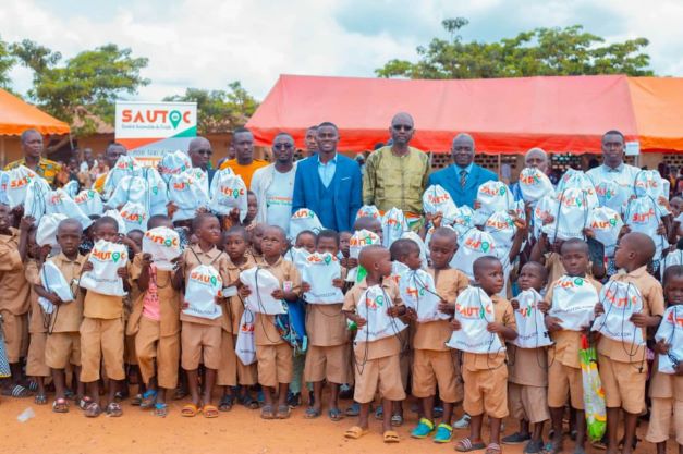 Rentrée scolaire 2021-2022 / La SAUTOC offre 500 kits scolaires à l’IEPP de Diégonéfla